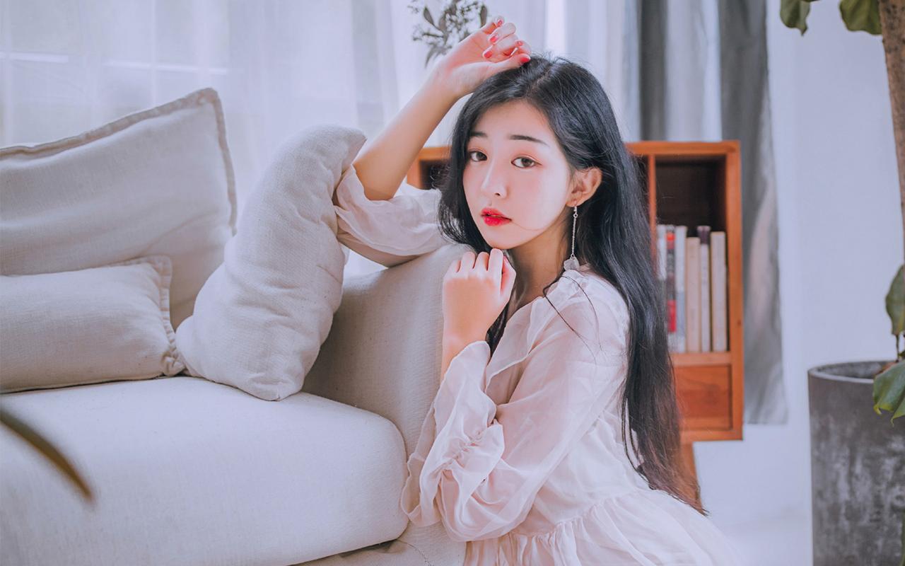 婴儿卡喉危急时刻 暖心女警紧急送医